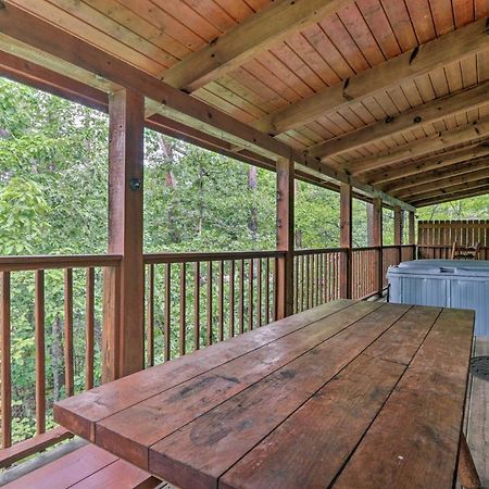 Cabin With Deck And Fireplace Less Than 3 Mi To Dollywood! Pigeon Forge Eksteriør bilde