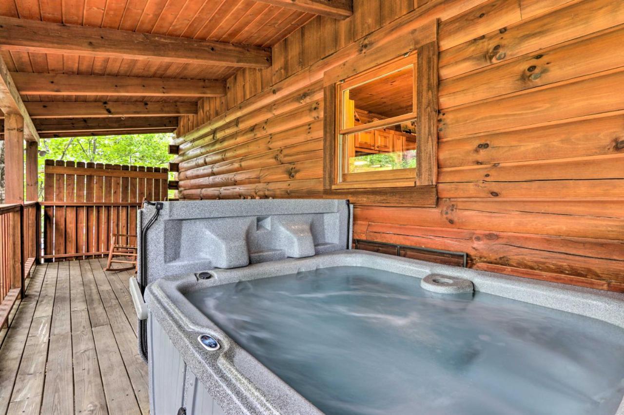 Cabin With Deck And Fireplace Less Than 3 Mi To Dollywood! Pigeon Forge Eksteriør bilde