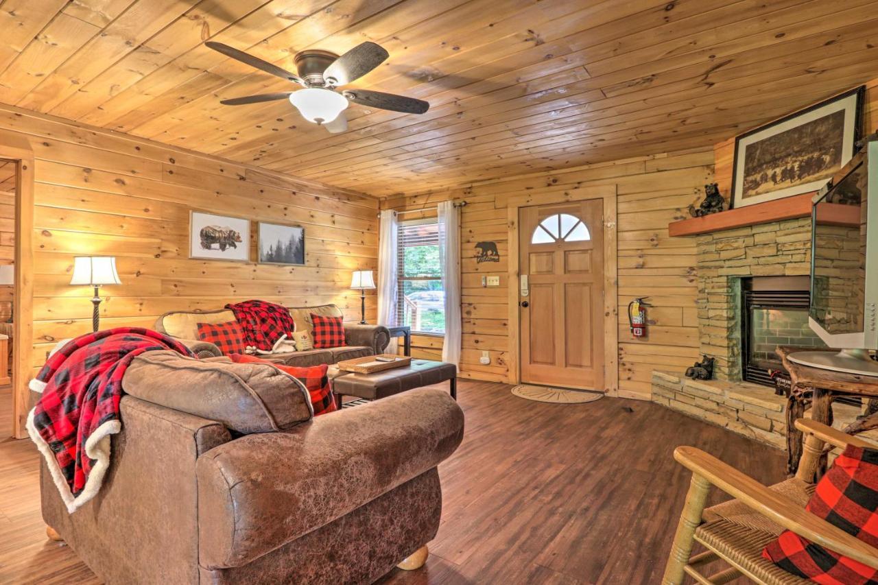 Cabin With Deck And Fireplace Less Than 3 Mi To Dollywood! Pigeon Forge Eksteriør bilde