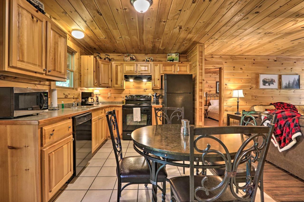 Cabin With Deck And Fireplace Less Than 3 Mi To Dollywood! Pigeon Forge Eksteriør bilde