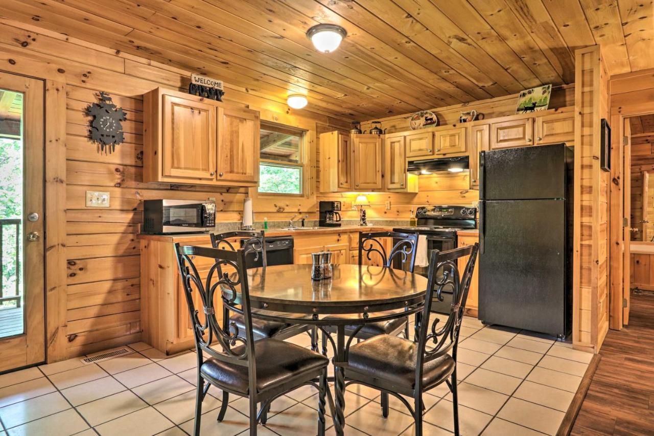 Cabin With Deck And Fireplace Less Than 3 Mi To Dollywood! Pigeon Forge Eksteriør bilde