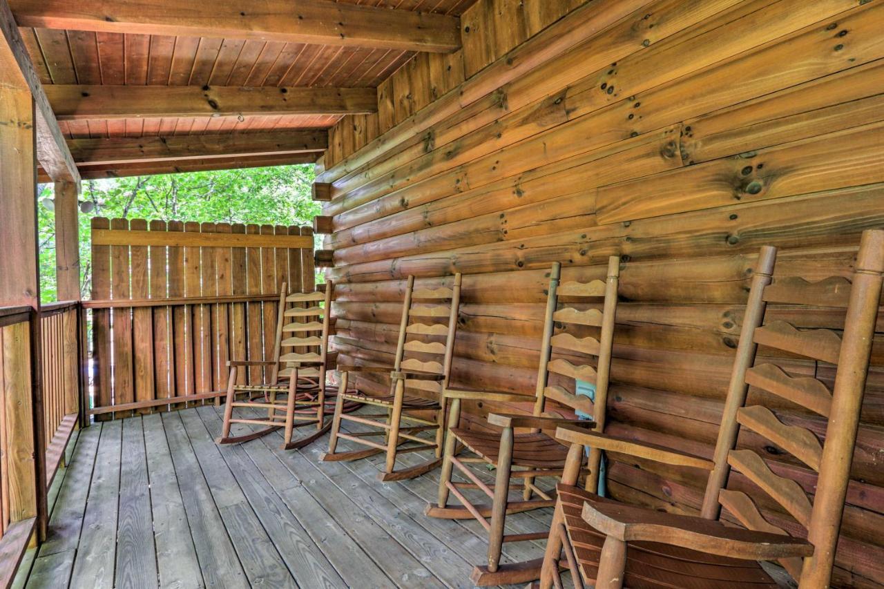 Cabin With Deck And Fireplace Less Than 3 Mi To Dollywood! Pigeon Forge Eksteriør bilde
